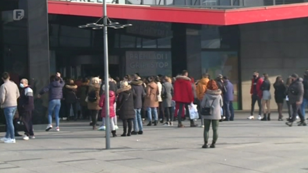 Gužve ispred tržnih centara u Sarajevu, reagovala inspekcija